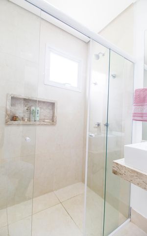 Casa de condomínio à venda com 280m², 3 quartos e 4 vagasBanheiro da Suíte 2