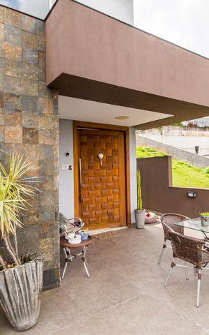 Casa de condomínio à venda com 280m², 3 quartos e 4 vagasVaranda