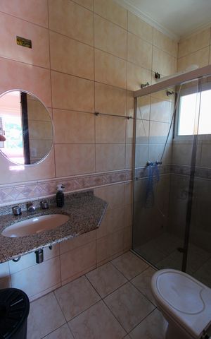 Casa à venda com 300m², 3 quartos e 6 vagas Casa à venda com 300m², 3 quartos e 6 vagasBanheiro do Quarto 2