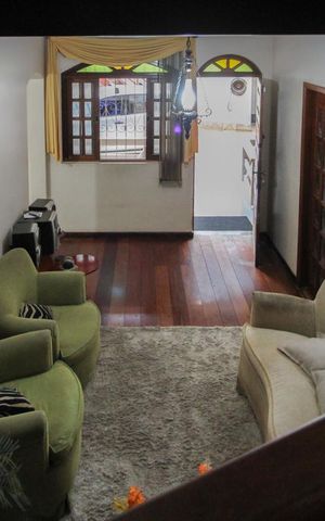 Casa à venda com 500m², 3 quartos e 4 vagas Casa à venda com 500m², 3 quartos e 4 vagasSala 2