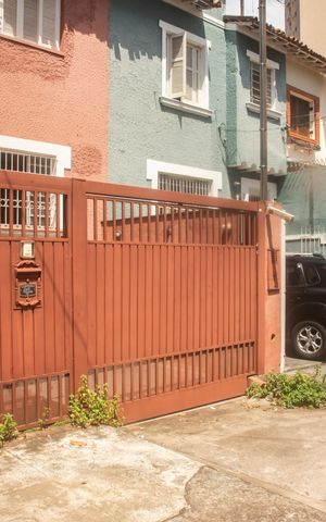 Casa para alugar com 108m², 2 quartos e 2 vagasFrente
