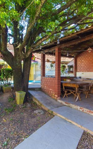 Casa à venda com 172m², 4 quartos e 2 vagas Casa à venda com 172m², 4 quartos e 2 vagasQuintal