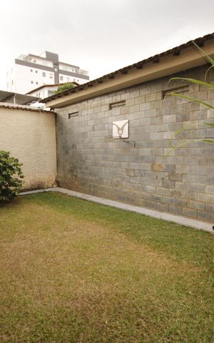 Casa à venda com 390m², 6 quartos e 2 vagasQuintal