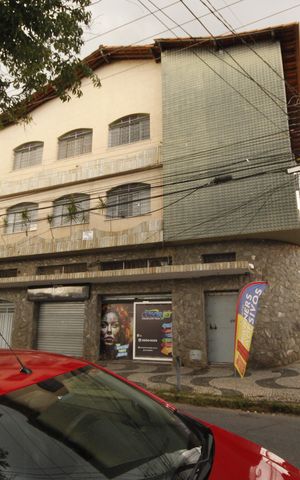 Casa à venda com 390m², 6 quartos e 2 vagasFachada