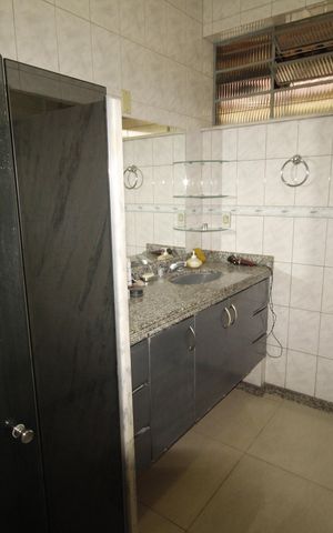 Casa à venda com 390m², 6 quartos e 2 vagasBanheiro 2