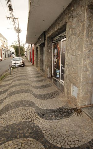 Casa à venda com 390m², 6 quartos e 2 vagasFachada