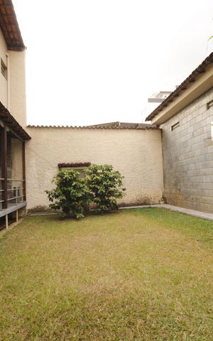 Casa à venda com 390m², 6 quartos e 2 vagasQuintal