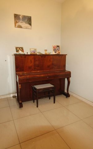 Casa à venda com 390m², 6 quartos e 2 vagasSala