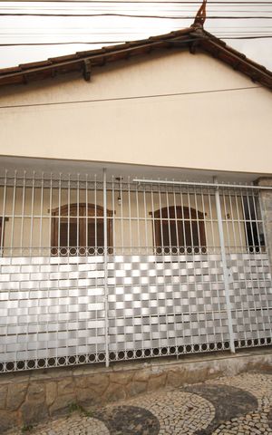Casa à venda com 390m², 6 quartos e 2 vagasFachada