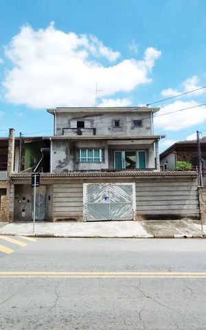 Casa à venda com 446m², 4 quartos e 12 vagas Casa à venda com 446m², 4 quartos e 12 vagasFachada