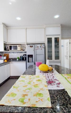 Casa à venda com 446m², 4 quartos e 12 vagas Casa à venda com 446m², 4 quartos e 12 vagasCozinha