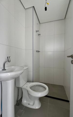 Apartamento à venda com 195m², 4 quartos e 3 vagas Apartamento à venda com 195m², 4 quartos e 3 vagasBanheiro de serviço