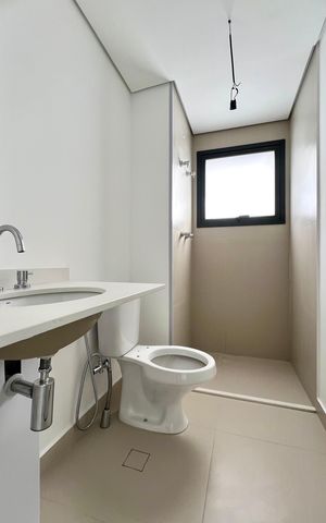 Apartamento à venda com 195m², 4 quartos e 3 vagas Apartamento à venda com 195m², 4 quartos e 3 vagasBanheiro da Suíte 2