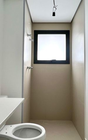 Apartamento à venda com 195m², 4 quartos e 3 vagas Apartamento à venda com 195m², 4 quartos e 3 vagasBanheiro da Suíte 2