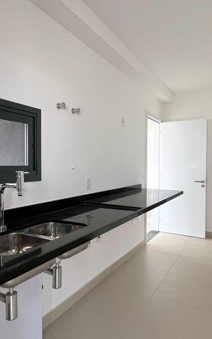 Apartamento à venda com 195m², 4 quartos e 3 vagas Apartamento à venda com 195m², 4 quartos e 3 vagasCozinha