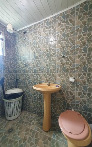 Casa à venda com 275m², 3 quartos e 2 vagasEdícula - banheiro