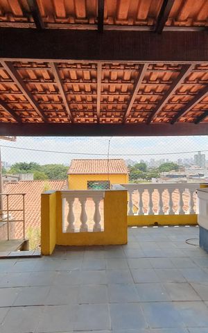 Casa à venda com 275m², 3 quartos e 2 vagasacesso a área de cima da edícula