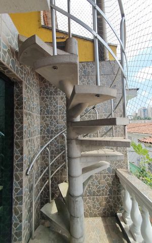 Casa à venda com 275m², 3 quartos e 2 vagasacesso a área de cima da edícula