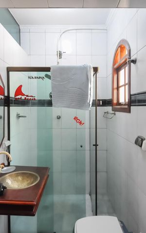 Casa à venda com 275m², 3 quartos e 2 vagasBanheiro da Suíte 2 e closet