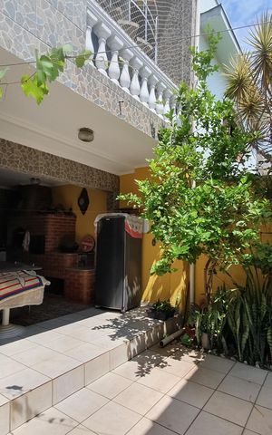 Casa à venda com 275m², 3 quartos e 2 vagasquintal - fundo