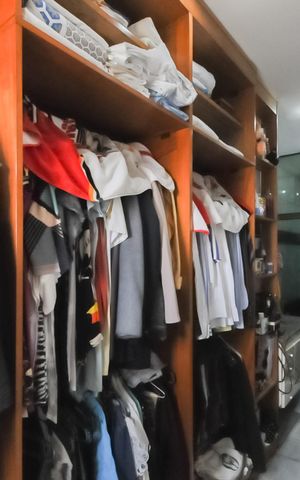 Casa à venda com 275m², 3 quartos e 2 vagasBanheiro da Suíte 1 e closet