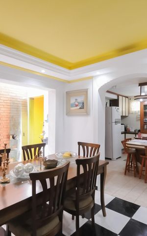 Casa à venda com 275m², 3 quartos e 2 vagasSala