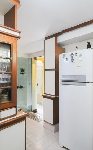 Casa à venda com 275m², 3 quartos e 2 vagasCozinha - Armários