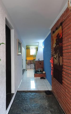 Casa à venda com 275m², 3 quartos e 2 vagaslateral da sala