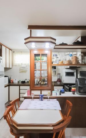 Casa à venda com 275m², 3 quartos e 2 vagasCozinha - Armários