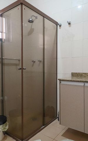 Casa à venda com 400m², 4 quartos e 5 vagasBanheiro 1