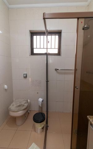 Casa à venda com 400m², 4 quartos e 5 vagasBanheiro 1
