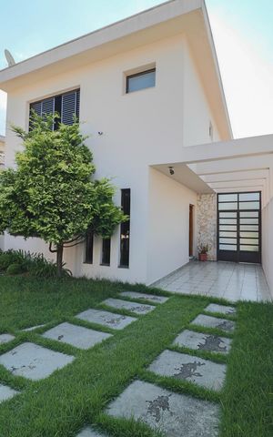 Casa à venda com 400m², 4 quartos e 5 vagasFachada