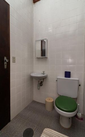 Casa à venda com 400m², 4 quartos e 5 vagasBanheiro 2