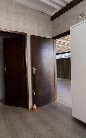 Casa à venda com 400m², 4 quartos e 5 vagasÁrea de Serviço 2
