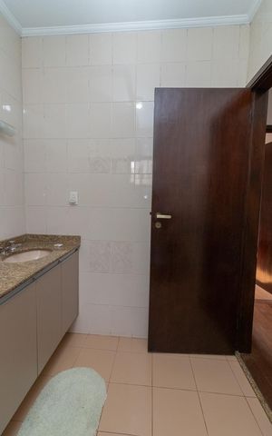 Casa à venda com 400m², 4 quartos e 5 vagasBanheiro 1