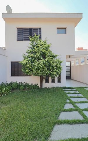 Casa à venda com 400m², 4 quartos e 5 vagasFachada