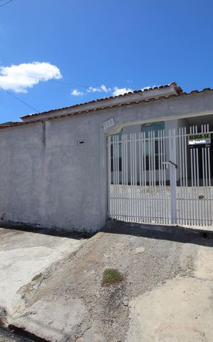 Casa para alugar com 160m², 4 quartos e 4 vagasFachada