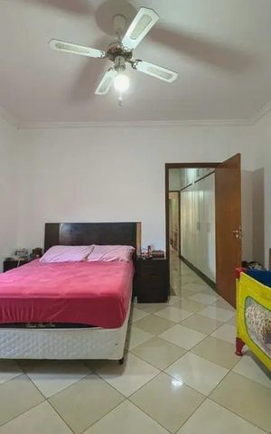 Casa à venda com 263m², 3 quartos e 3 vagas Casa à venda com 263m², 3 quartos e 3 vagasQuarto