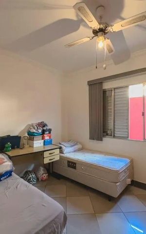 Casa à venda com 263m², 3 quartos e 3 vagas Casa à venda com 263m², 3 quartos e 3 vagasQuarto