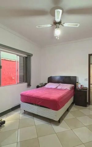 Casa à venda com 263m², 3 quartos e 3 vagas Casa à venda com 263m², 3 quartos e 3 vagasQuarto