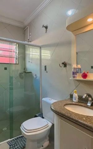 Casa à venda com 263m², 3 quartos e 3 vagas Casa à venda com 263m², 3 quartos e 3 vagasBanheiro
