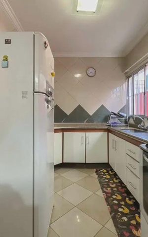 Casa à venda com 263m², 3 quartos e 3 vagas Casa à venda com 263m², 3 quartos e 3 vagasCozinha