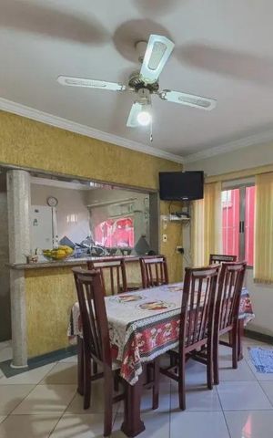 Casa à venda com 263m², 3 quartos e 3 vagas Casa à venda com 263m², 3 quartos e 3 vagasSala de Jantar