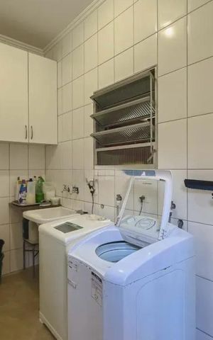Casa à venda com 263m², 3 quartos e 3 vagas Casa à venda com 263m², 3 quartos e 3 vagasLavanderia