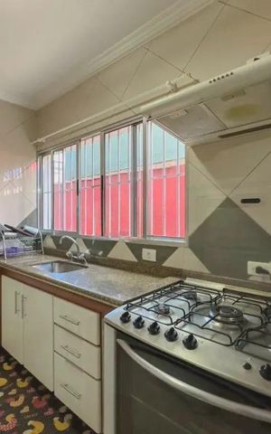 Casa à venda com 263m², 3 quartos e 3 vagas Casa à venda com 263m², 3 quartos e 3 vagasCozinha