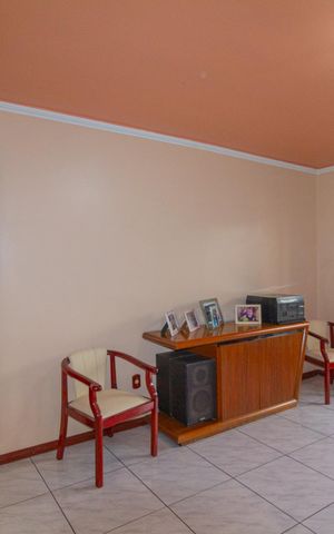 Casa à venda com 250m², 3 quartos e 4 vagas Casa à venda com 250m², 3 quartos e 4 vagasSala 3
