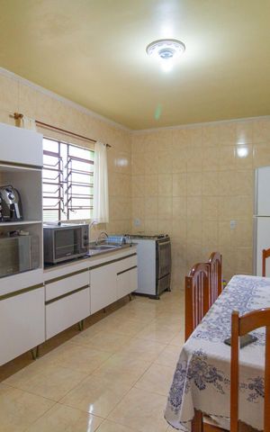 Casa à venda com 250m², 3 quartos e 4 vagas Casa à venda com 250m², 3 quartos e 4 vagasCozinha