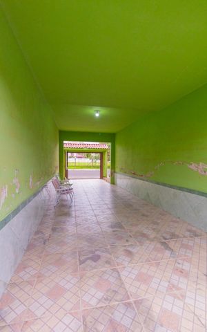 Casa à venda com 250m², 3 quartos e 4 vagas Casa à venda com 250m², 3 quartos e 4 vagasGaragem