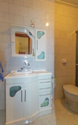 Casa à venda com 250m², 3 quartos e 4 vagas Casa à venda com 250m², 3 quartos e 4 vagasBanheiro Suíte 2