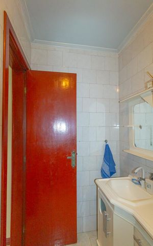 Casa à venda com 250m², 3 quartos e 4 vagas Casa à venda com 250m², 3 quartos e 4 vagasBanheiro Suíte 2